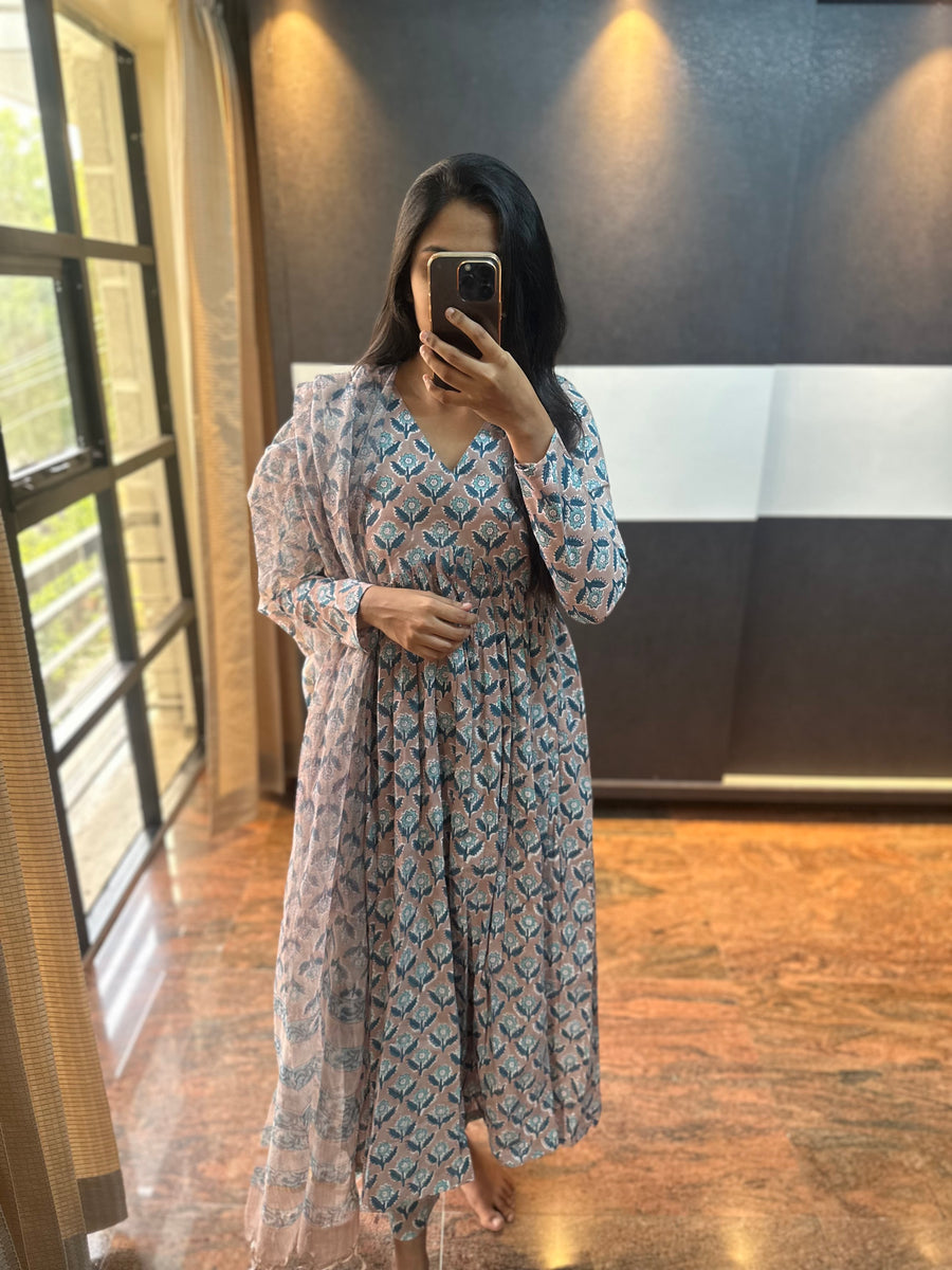 Pink Sand Aliacut Kurta Set